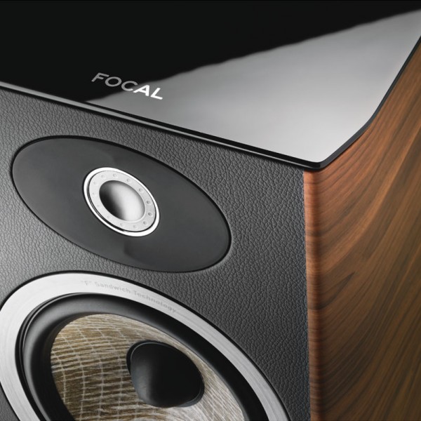 Mặt trước loa Focal Aria 926 bọc da sang trọng Mặt trước loa Focal Aria 926 bọc da sang trọng