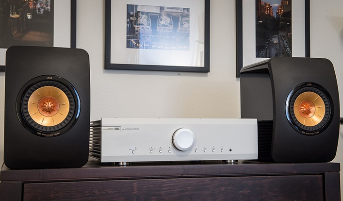 loa KEF LS50 trong bo dan