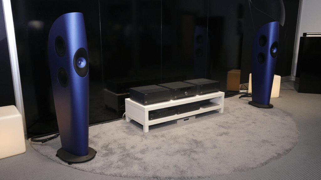 dong loa KEF Blade