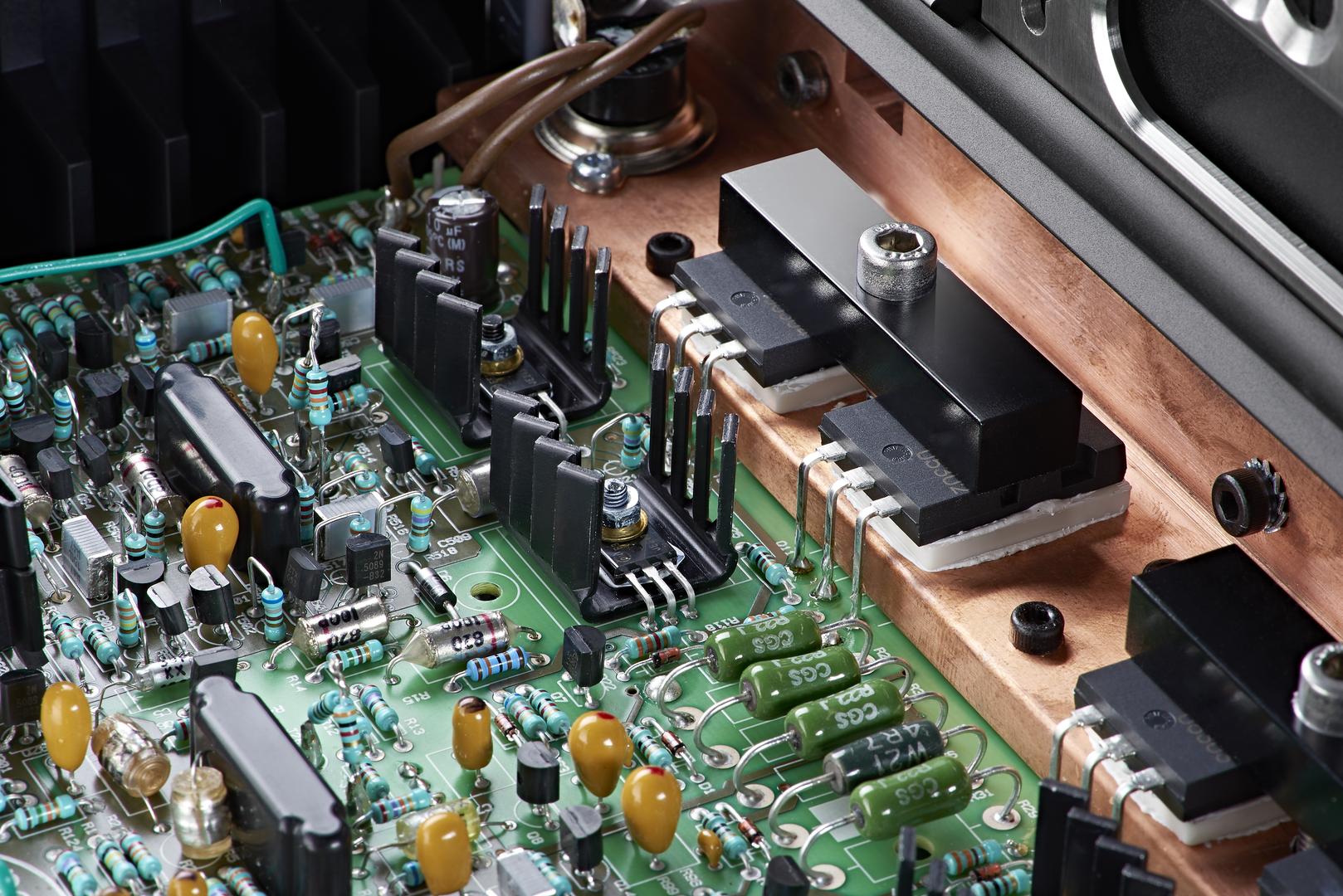 Power ampli cua Naim Audio chi tiet