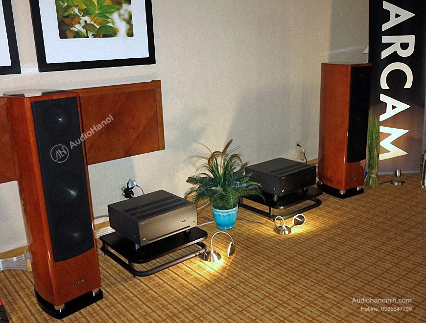 Power ampli Arcam FMJ P49 trong bo dan