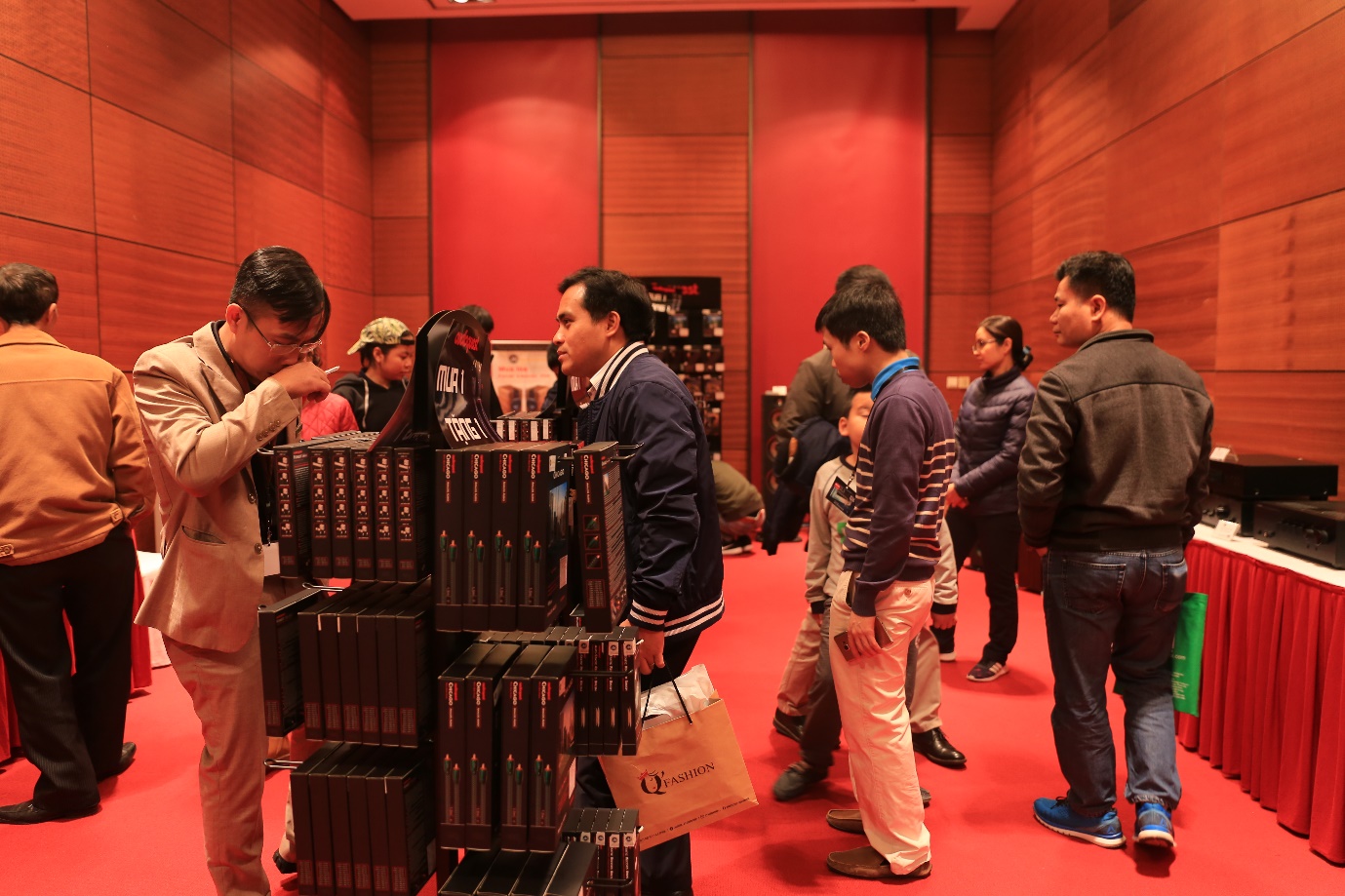 Gian hang trung bay AudioQuest