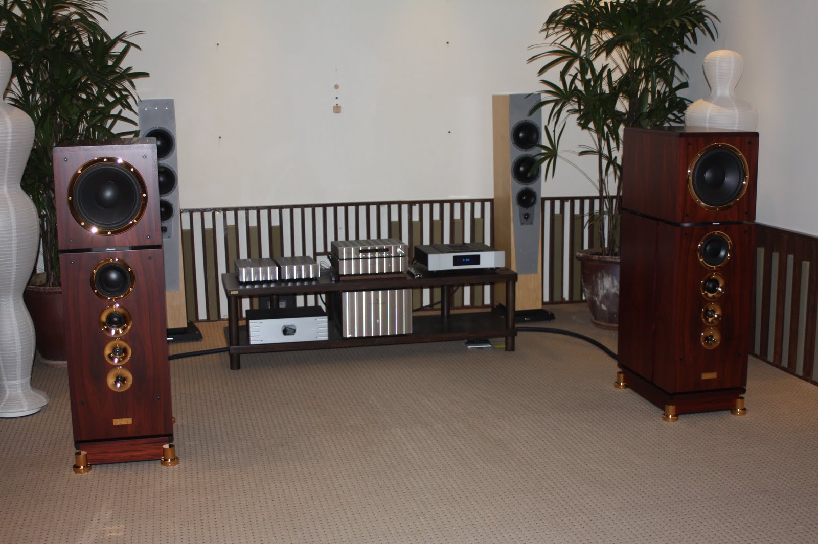 Loa Dynaudio Consequence Ultimate Edition dep