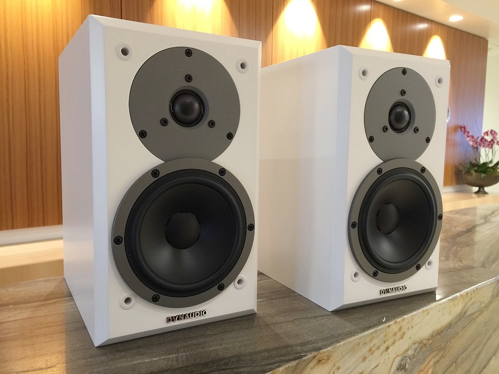 Loa Dynaudio Emit M10 hay