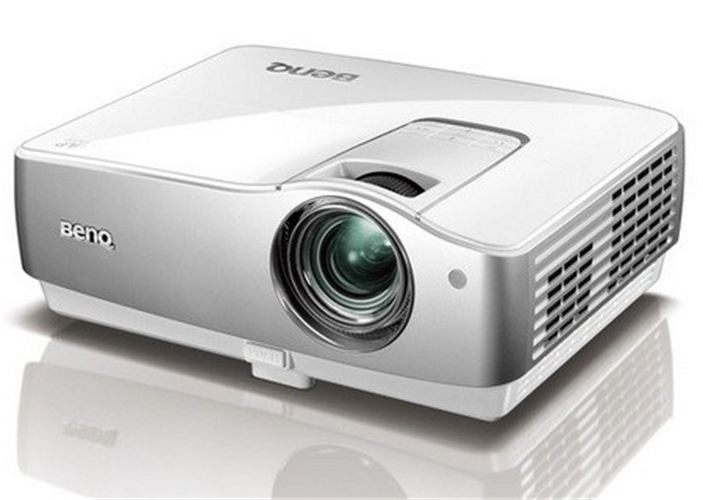 May chieu BenQ W1100 tot