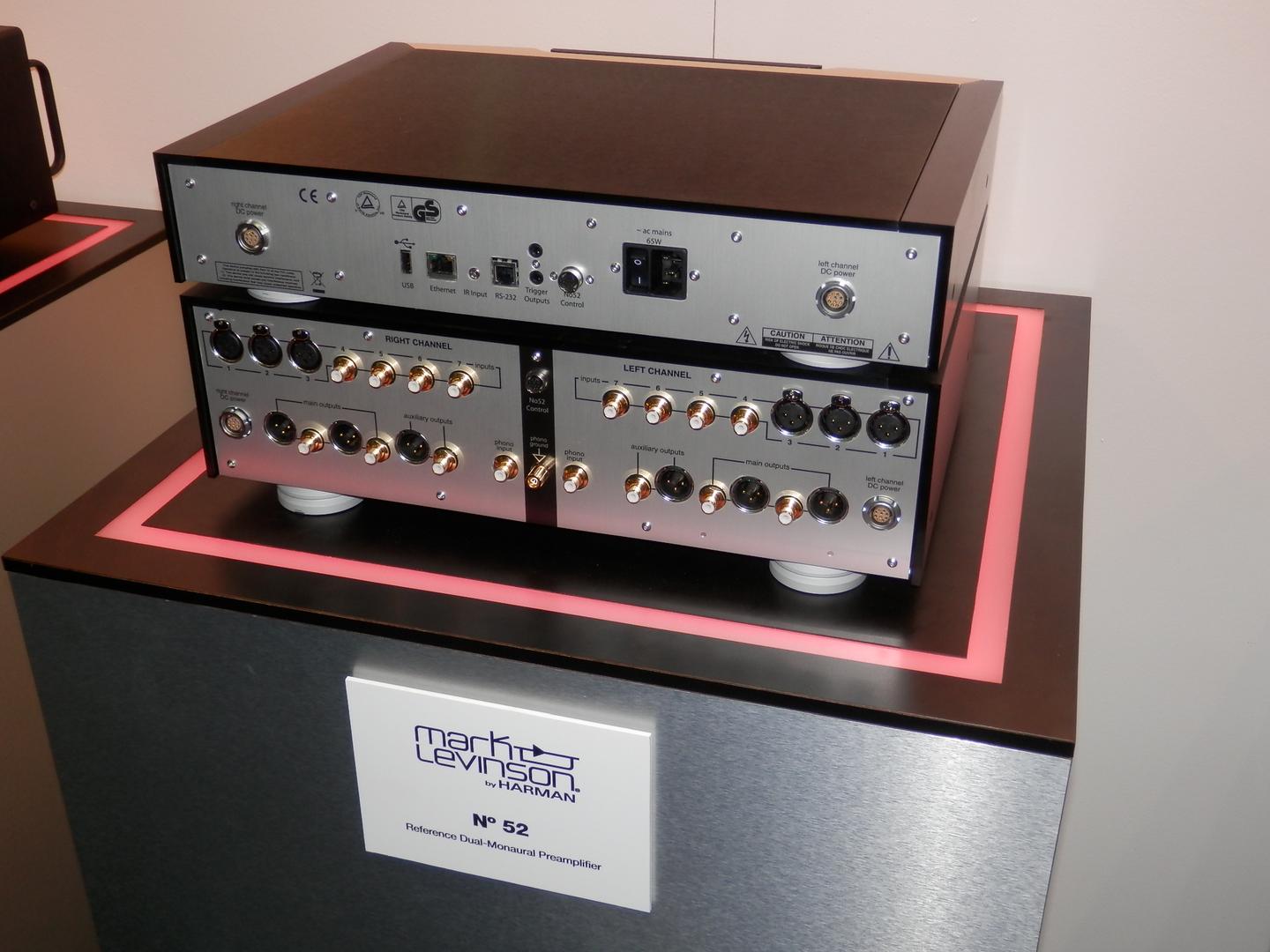Pre ampli Mark Levinson No.52 tot