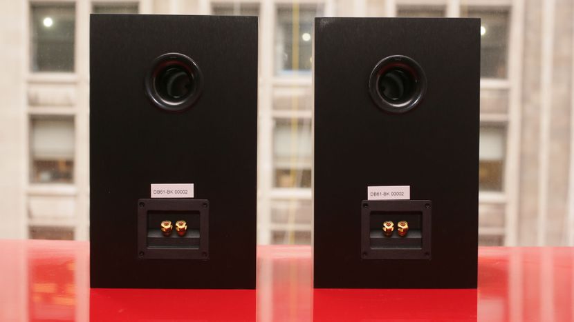 mat sau Loa Elac Debut B6