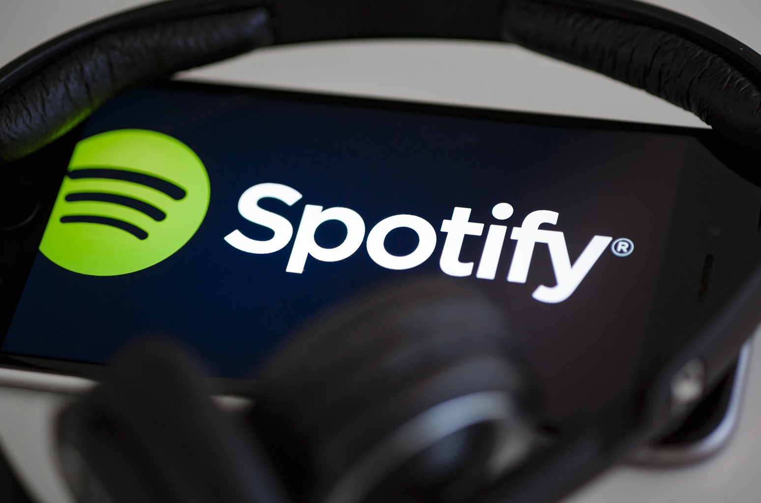 spotify phone logo