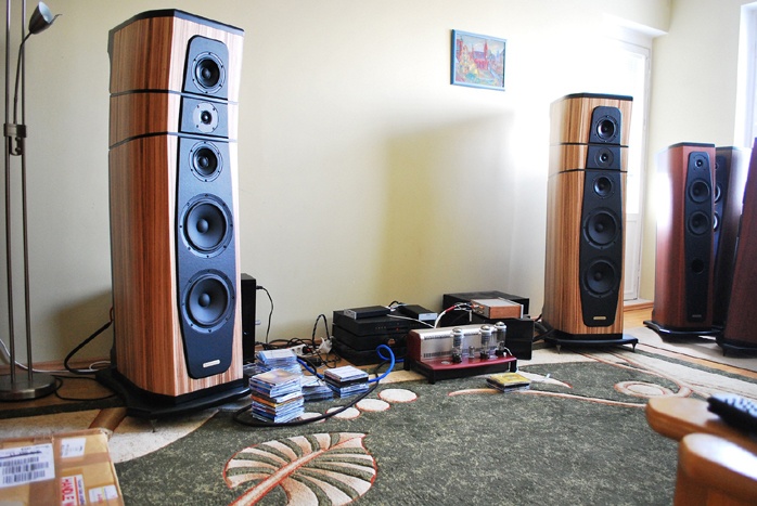 Loa AudioSolutions Rhapsody 200
