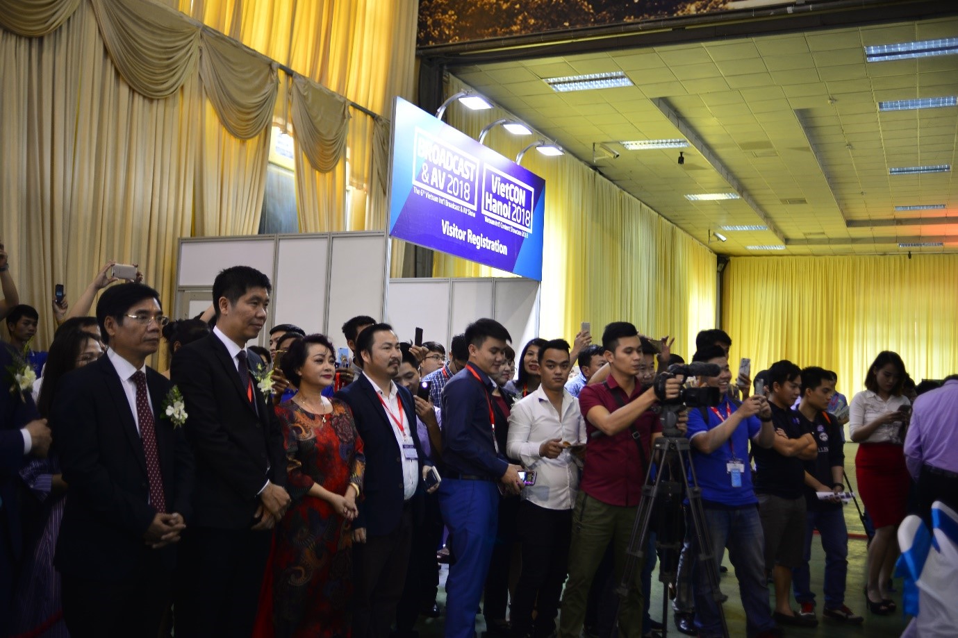 Khong gian trai nghiem cong nghe muon mau tu VIBA Show 2018