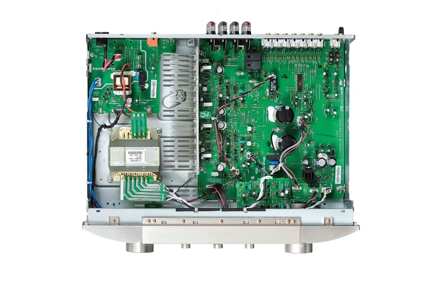 Ampli Marantz PM5005 ben trong