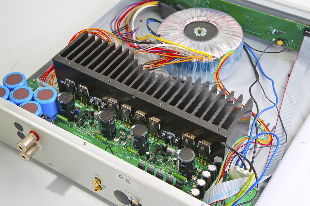 Power ampli Bladelius Njord M chi tiet