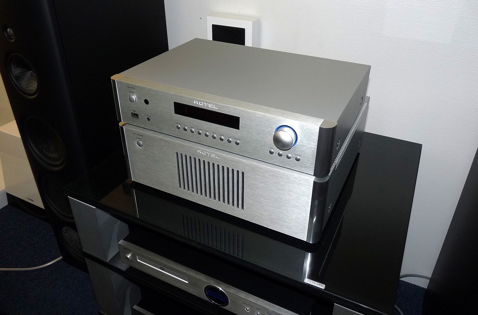 Power ampli Rotel RB-1582 MkII chuan