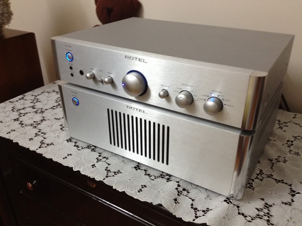 Pre ampli Rotel RC-1550 chat
