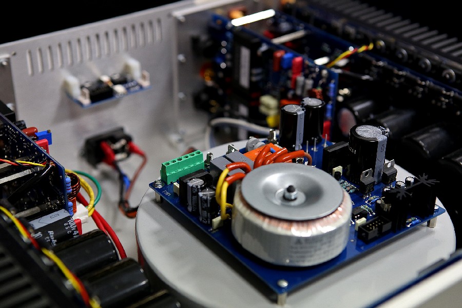 Stereo power ampli Audia Flight FLS4 chi tiet