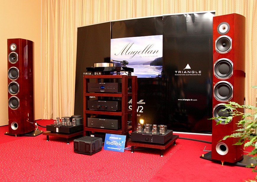 loa Triangle magellan concerto dang cap