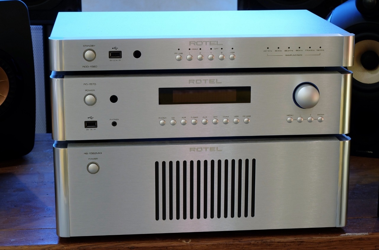 Pre ampli Rotel RC-1570 chuan