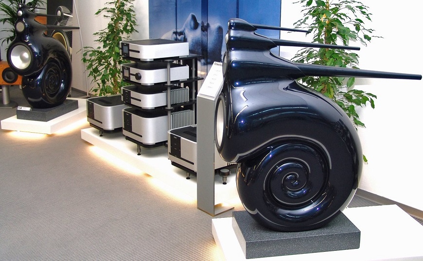 Loa B&W Nautilus chuan