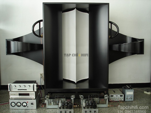 Thung loa kim loai chat