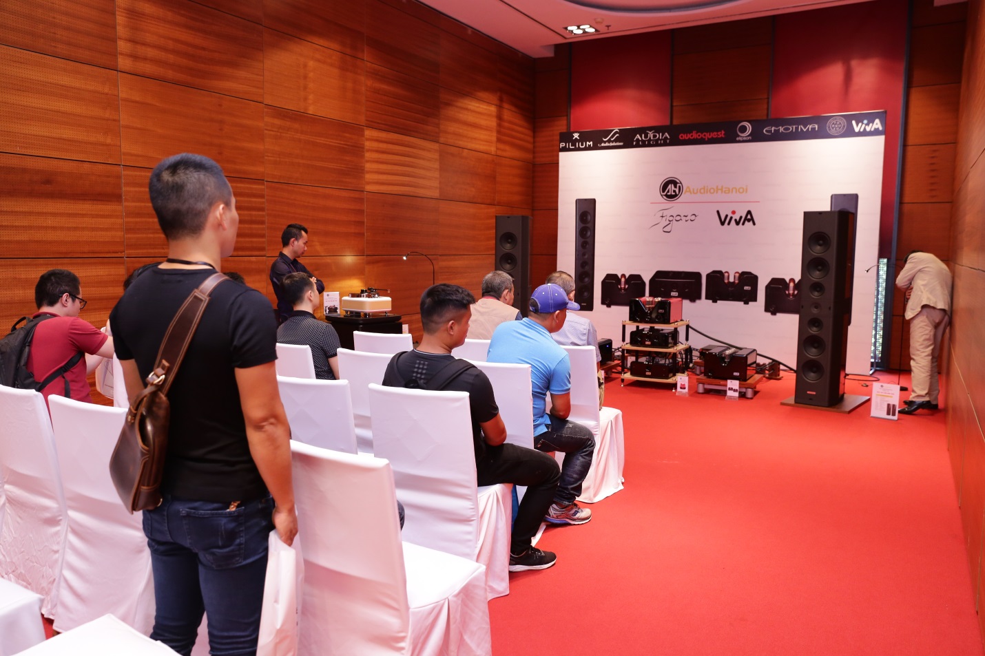 AV Show 2018 chat
