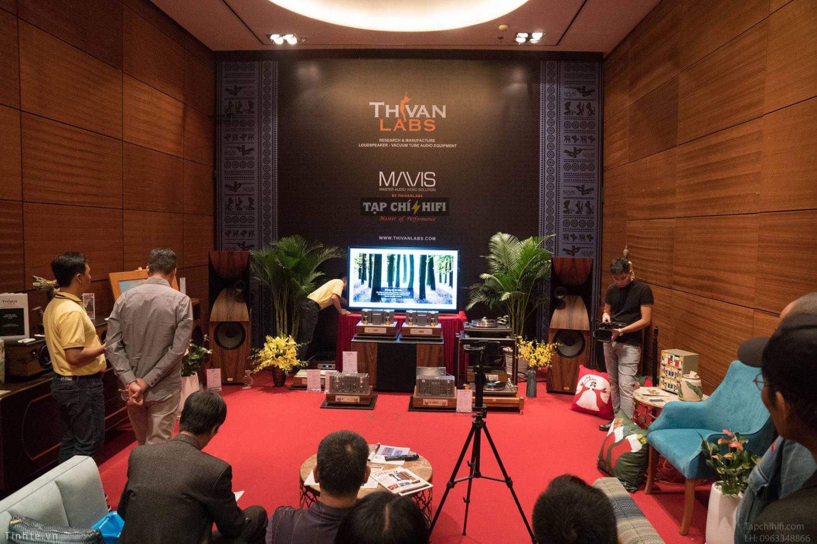 thi van lads tai avshow 