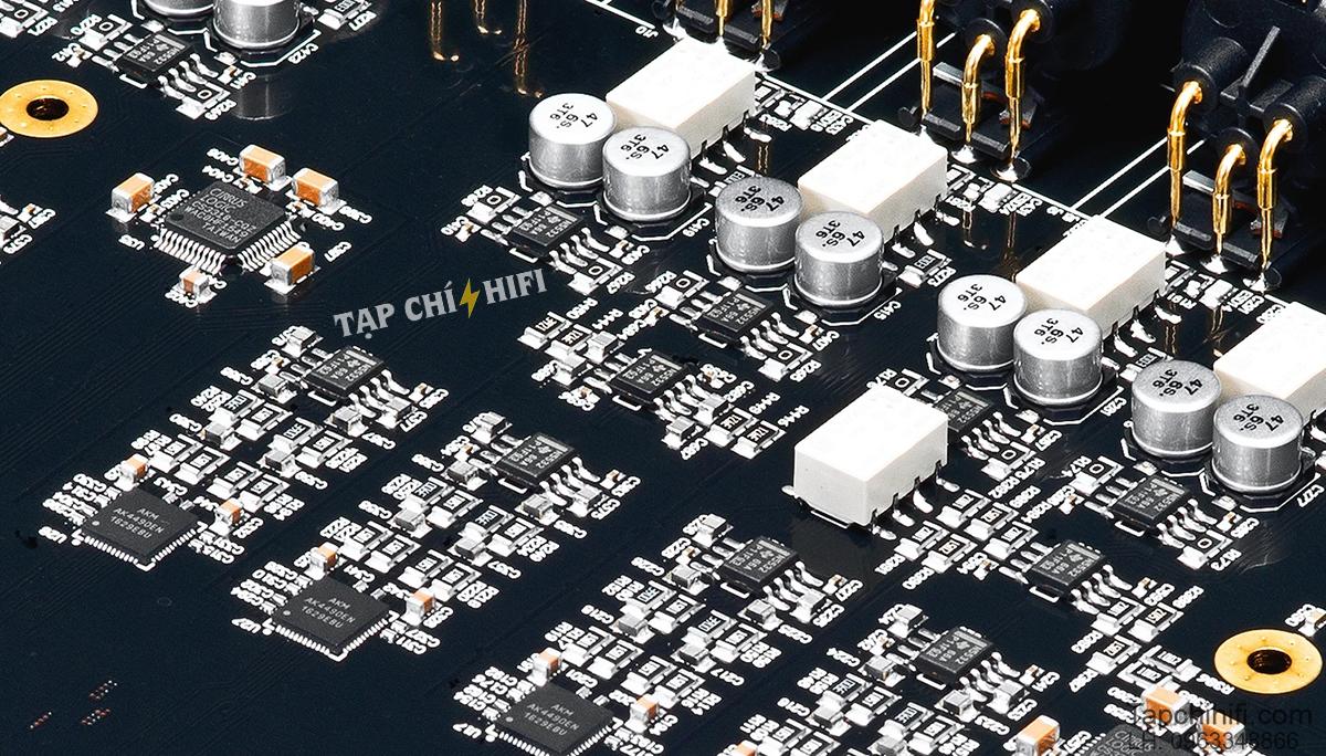 Processor Emotiva XMC 2 chi tiet